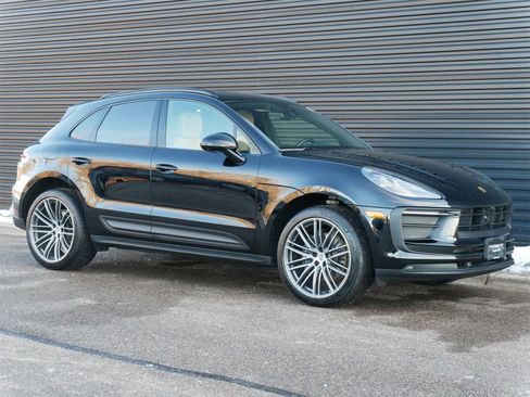 Used 2025 Porsche Macan image 25