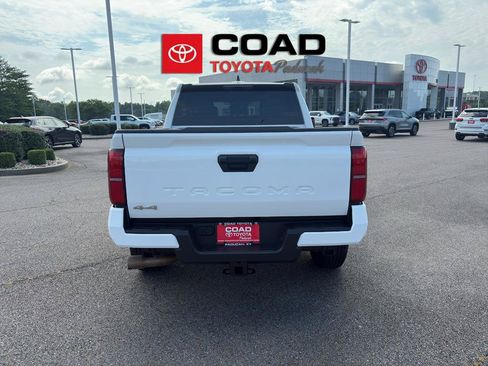 Certified 2025 Toyota Tacoma SR5 AWD/4WD image 4