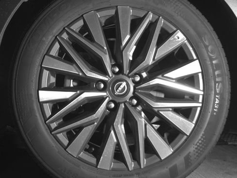 Used 2025 Nissan Altima 2.5 SV FWD image 11