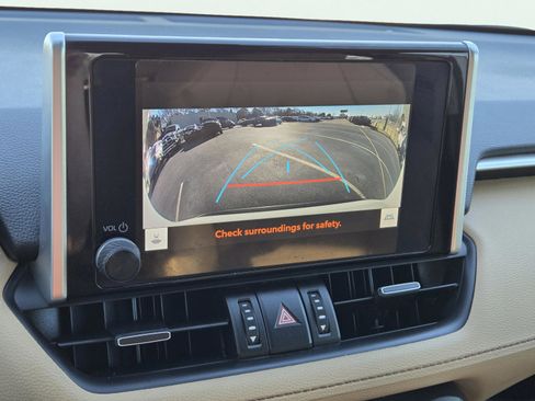 Used 2023 Toyota RAV4 XLE Premium image 27