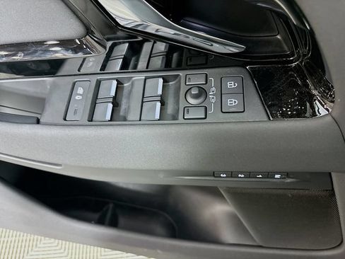 Used 2026 Land Rover Range Rover Evoque S AWD/4WD image 19