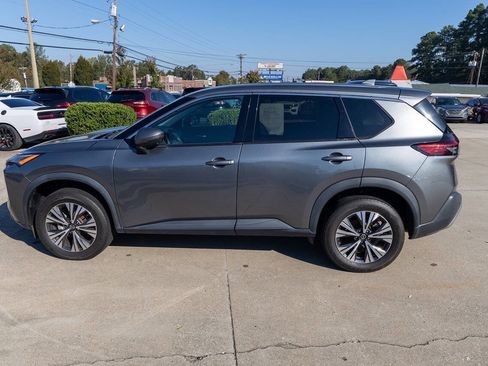 Used 2021 Nissan Rogue SV image 1
