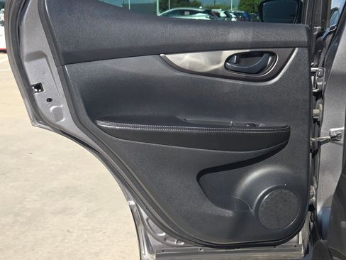 Used 2021 Nissan Rogue Sport S image 14