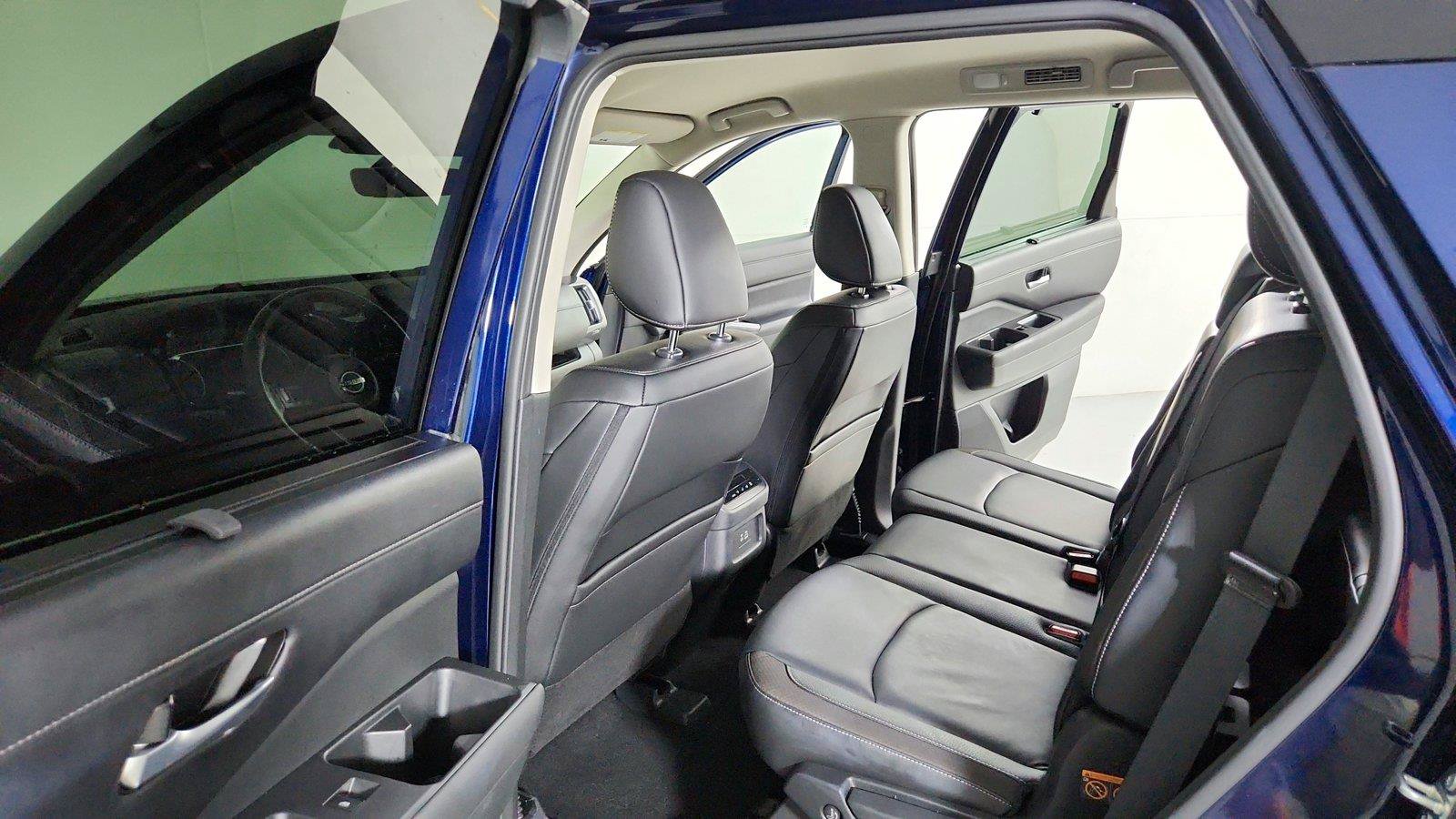 Used 2025 Nissan Pathfinder SL AWD/4WD image 23
