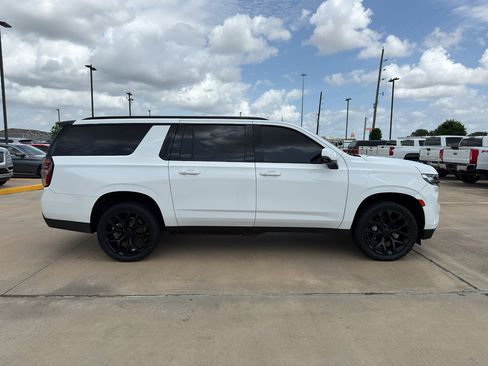 Used 2022 Chevrolet Suburban RST w/ Luxury Package RWD image 4