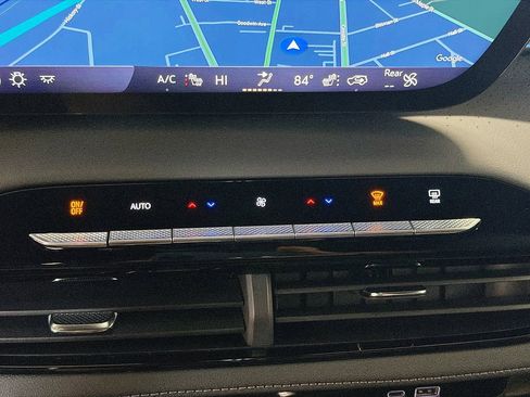 Used 2025 Buick Enclave Avenir FWD image 17