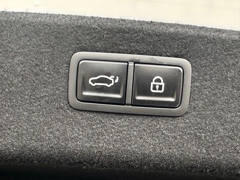 Used 2025 Genesis G80 3.5T Sport image 17