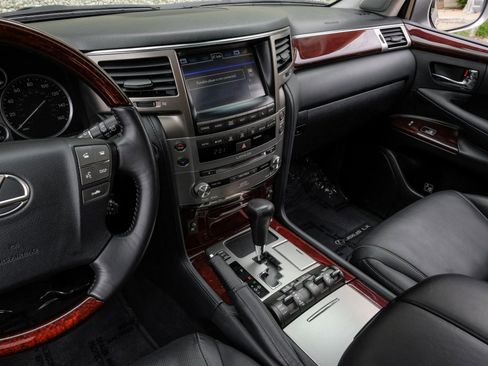 Used 2015 Lexus LX 570 4WD image 28
