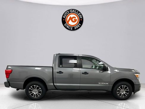 Used 2022 Nissan Titan SV image 8