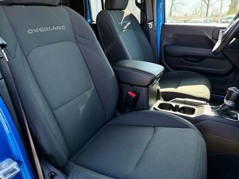 Used 2022 Jeep Gladiator Overland w/ Dual Top Group image 9