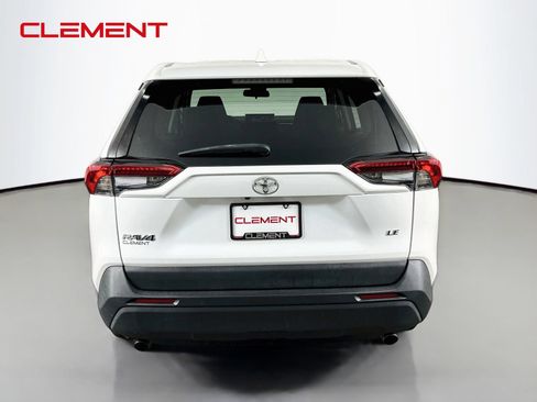 Used 2022 Toyota RAV4 LE FWD image 8