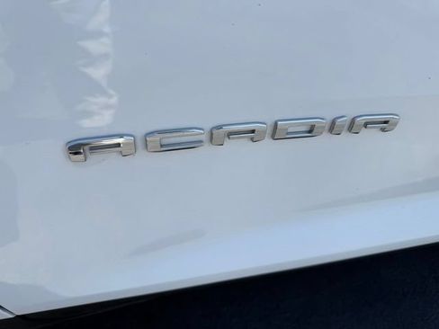Used 2026 GMC Acadia Elevation w/ Elevation Premium Package FWD image 7