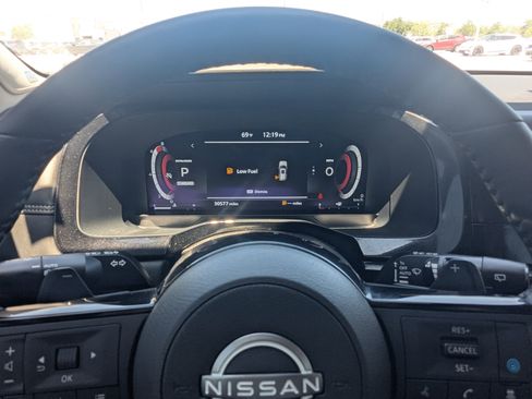 Used 2024 Nissan Pathfinder Platinum FWD image 38