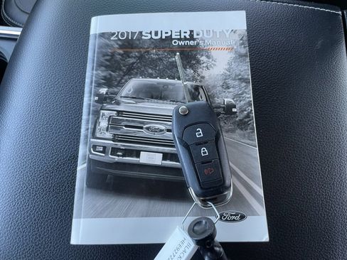 Used 2017 Ford F250 Lariat w/ Chrome Package image 45
