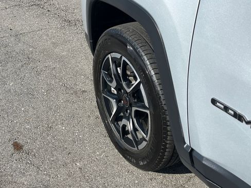 Used 2025 Jeep Compass Trailhawk AWD/4WD image 30