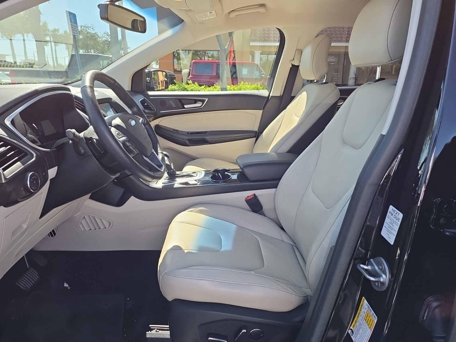 Used 2016 Ford Edge Titanium FWD image 3