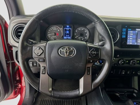 Used 2018 Toyota Tacoma TRD Sport AWD/4WD image 13