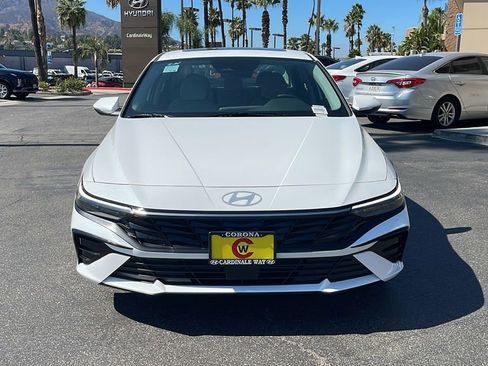 New 2025 Hyundai Elantra Limited image 3