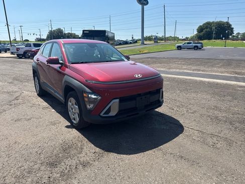 Used 2024 Hyundai Kona SE AWD/4WD image 2
