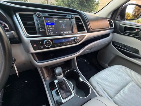 Used 2016 Toyota Highlander Plus FWD image 24