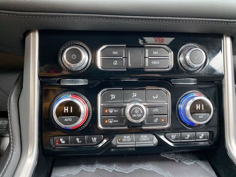 Used 2024 GMC Yukon XL Denali w/ Advanced Technology Package image 20