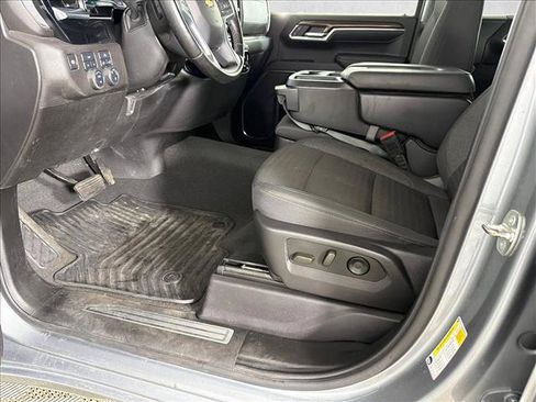 Used 2024 Chevrolet Silverado 1500 LT AWD/4WD image 9