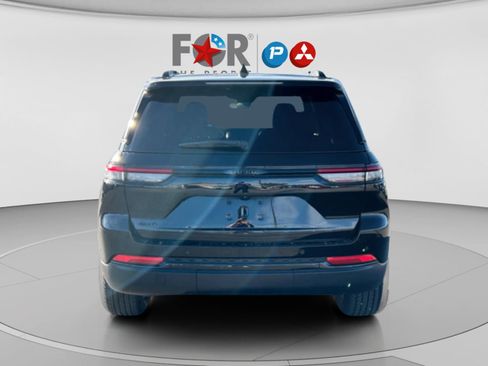 Used 2024 Jeep Grand Cherokee Altitude image 4