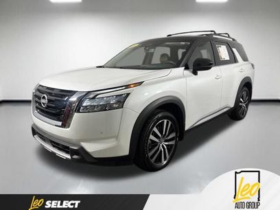 Used 2025 Nissan Pathfinder Platinum