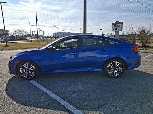 Used 2017 Honda Civic EX-T image 4