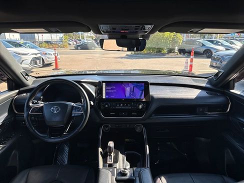 Used 2024 Toyota Grand Highlander AWD Hybrid image 12