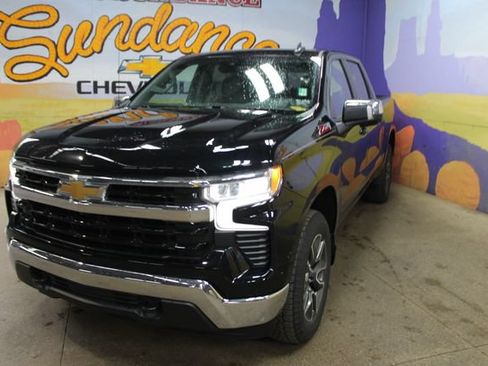 Used 2023 Chevrolet Silverado 1500 LT w/ Z71 Off-Road Package AWD/4WD image 4