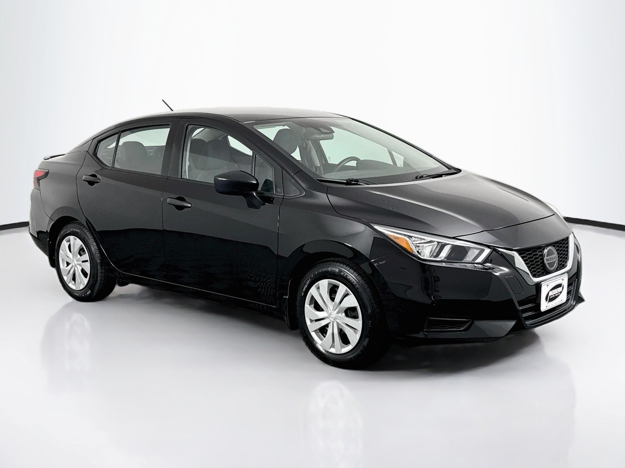 Used 2020 Nissan Versa S FWD image 2