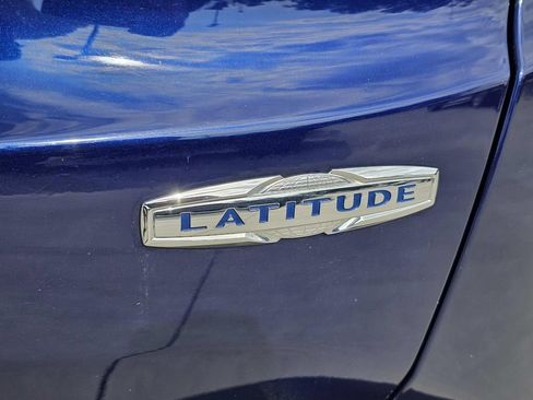 Used 2017 Jeep Renegade Latitude FWD image 14