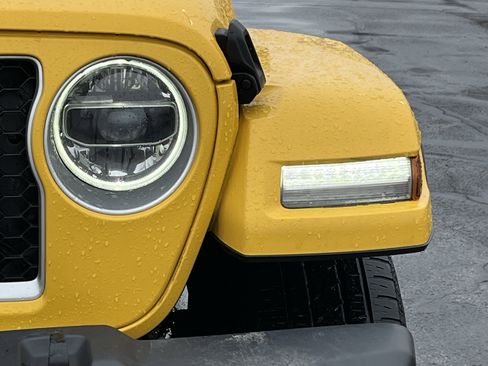 Used 2021 Jeep Wrangler Unlimited Sahara w/ Dual Top Group image 10