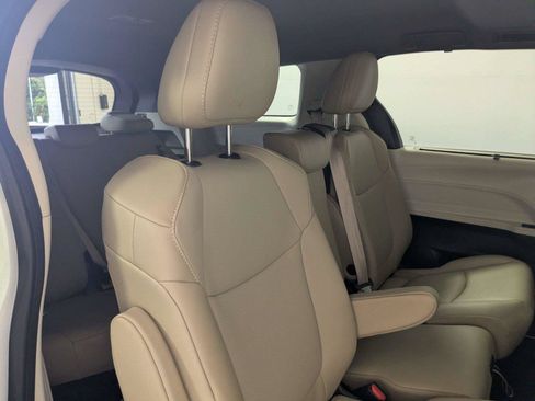 Used 2021 Toyota Sienna XLE w/ XLE Plus Package FWD image 31