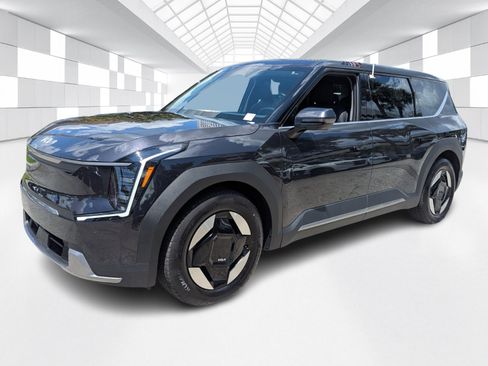 Used 2026 Kia EV9 Light RWD image 3