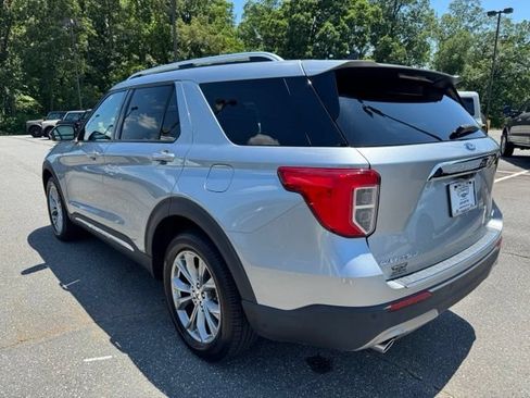 Used 2023 Ford Explorer Limited AWD/4WD image 3