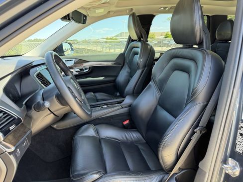 Used 2018 Volvo XC90 T6 Momentum w/ Convenience Package AWD/4WD image 24