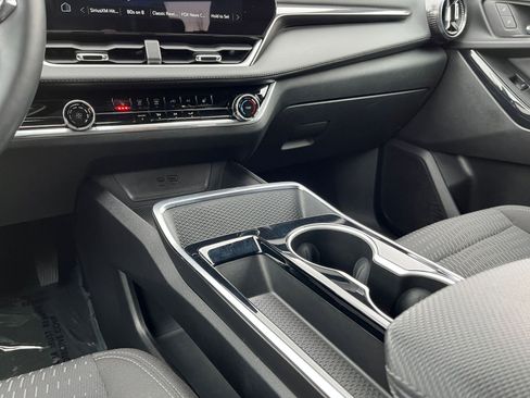 Used 2025 Chevrolet Equinox LT image 42