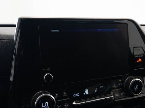 Used 2023 Toyota Highlander LE FWD image 4
