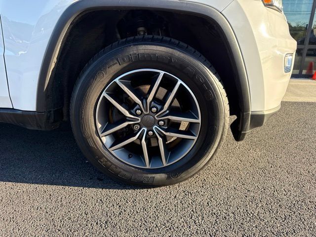 Used 2019 Jeep Grand Cherokee Limited AWD/4WD image 11