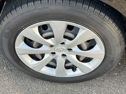 Used 2022 Toyota Corolla LE image 17