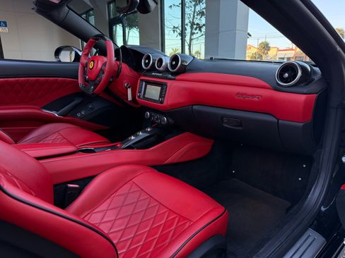 Used 2016 Ferrari California T RWD image 29