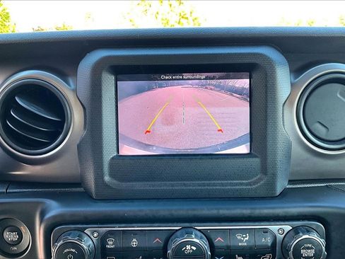 Used 2020 Jeep Wrangler Sport image 12