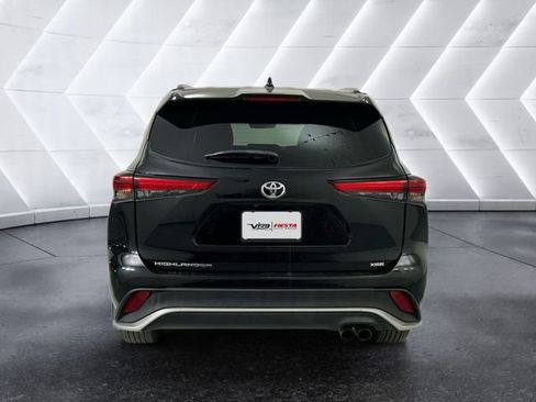 Used 2023 Toyota Highlander XSE FWD image 5