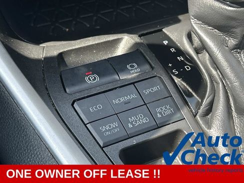 Used 2022 Toyota RAV4 XLE AWD/4WD image 30