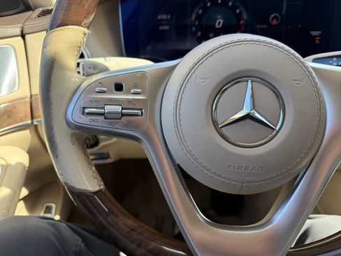 Used 2019 Mercedes-Benz S 560 Sedan w/ Premium Package image 18