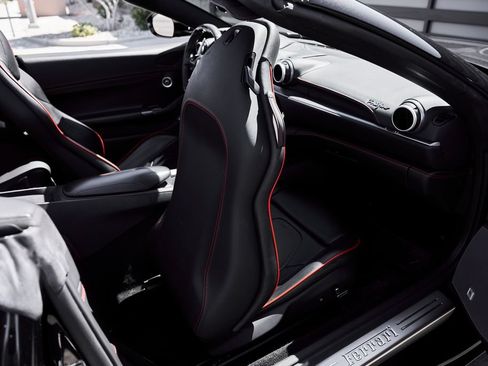 Used 2020 Ferrari Portofino RWD image 47