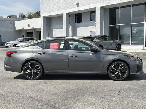 Used 2024 Nissan Altima 2.5 SR FWD image 26