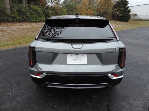 New 2026 Cadillac Optiq Luxury 2 image 6